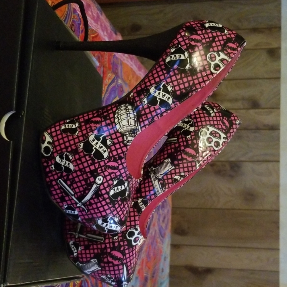 Too Fast Showbow heels